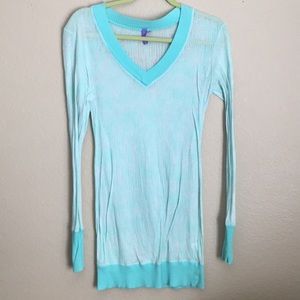 Long sleeve women’s T. Size Med. Great condition.